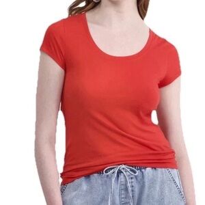 No Boundaries Women's Size XS (0-2) Just Red Scoop Neck Tee With Short Sleeve